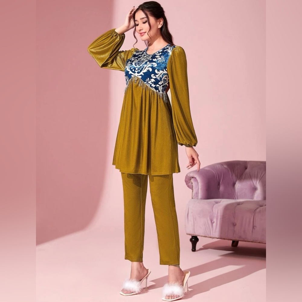 Modely Baroque Print Peplum Velvet Tee & Pants Set